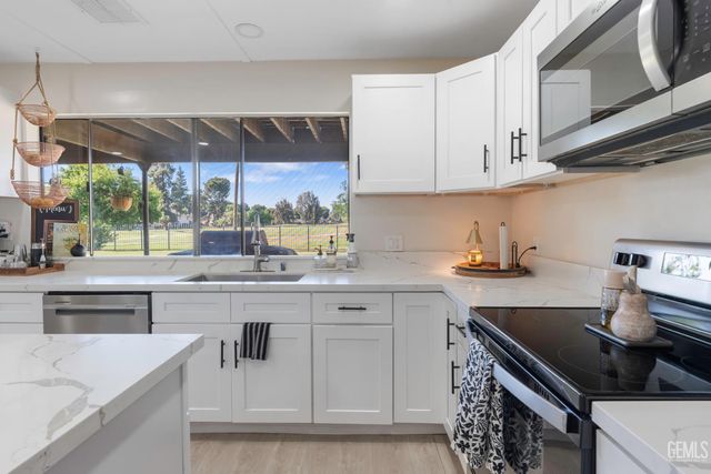 6612 Greensward Way, Bakersfield, CA 93309