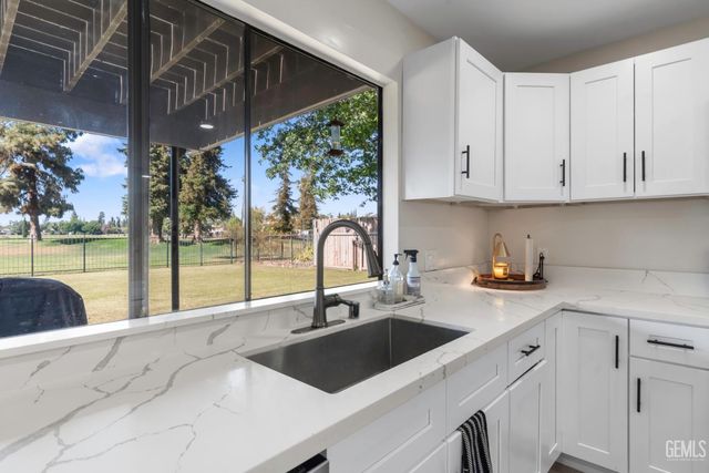 6612 Greensward Way, Bakersfield, CA 93309