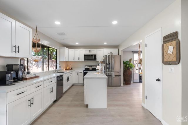 6612 Greensward Way, Bakersfield, CA 93309