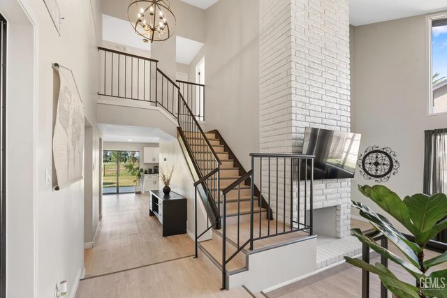 6612 Greensward Way, Bakersfield, CA 93309