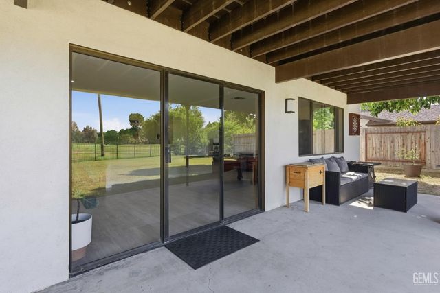 6612 Greensward Way, Bakersfield, CA 93309