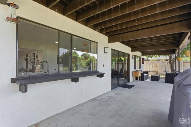 6612 Greensward Way, Bakersfield, CA 93309