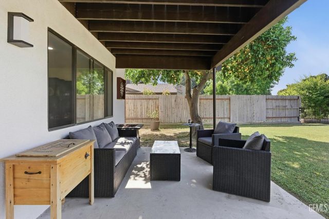 6612 Greensward Way, Bakersfield, CA 93309