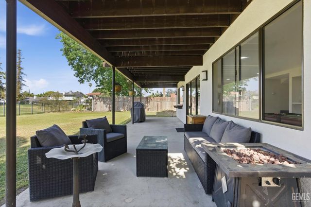 6612 Greensward Way, Bakersfield, CA 93309