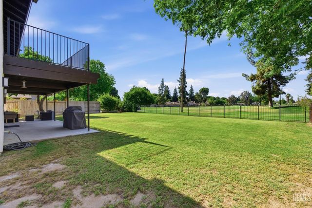 6612 Greensward Way, Bakersfield, CA 93309