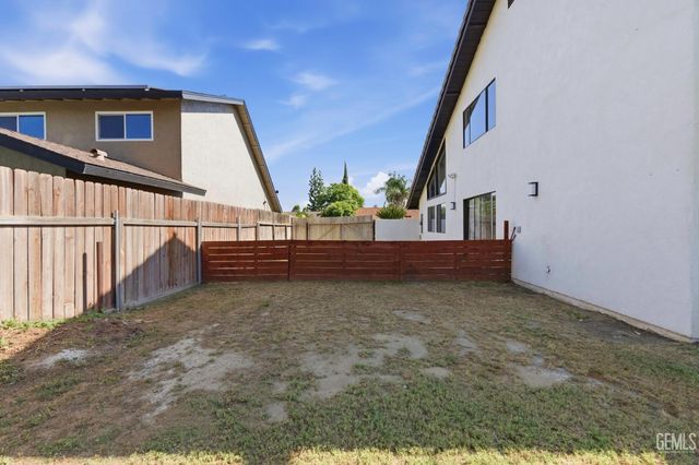 6612 Greensward Way, Bakersfield, CA 93309