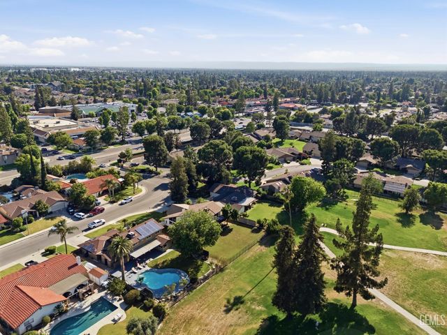 6612 Greensward Way, Bakersfield, CA 93309
