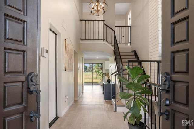 6612 Greensward Way, Bakersfield, CA 93309