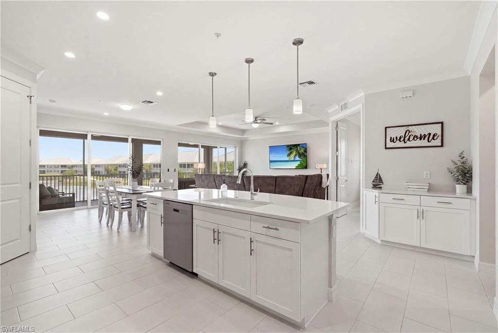 239 Indies DR E 202, NAPLES, FL 34114 — exterior