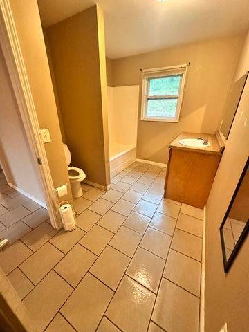 862 W Madison St, Pulaski, TN 38478