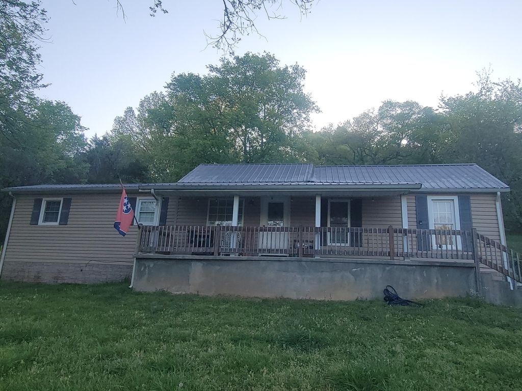 862 W Madison St, Pulaski, TN 38478