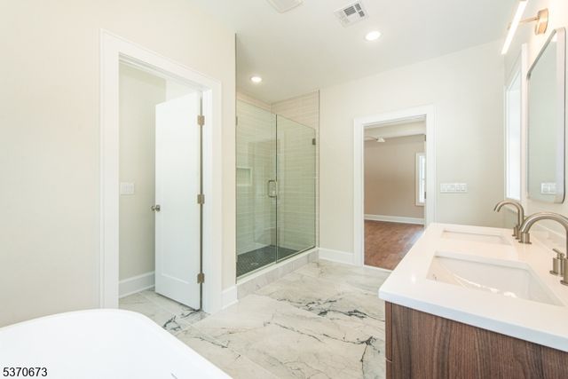 21 Maple Ave, Morris Plains Boro, NJ 07950