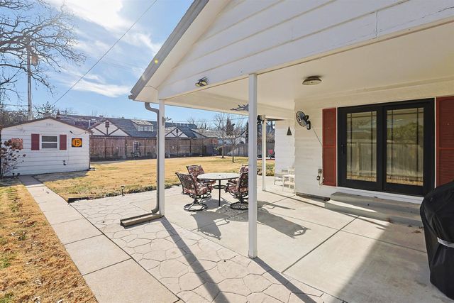 6415 E Rockwood Dr, Wichita, KS 67206