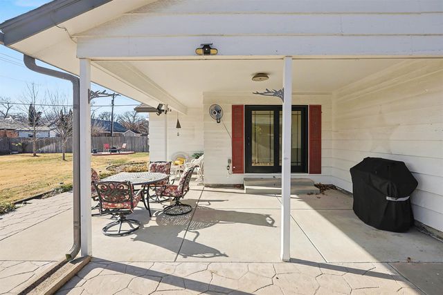 6415 E Rockwood Dr, Wichita, KS 67206