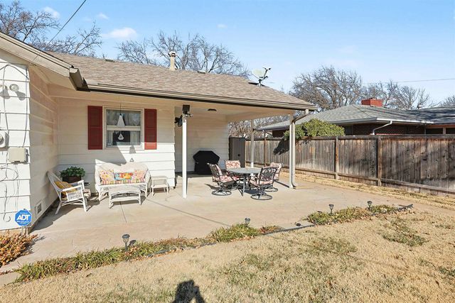 6415 E Rockwood Dr, Wichita, KS 67206