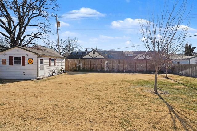 6415 E Rockwood Dr, Wichita, KS 67206