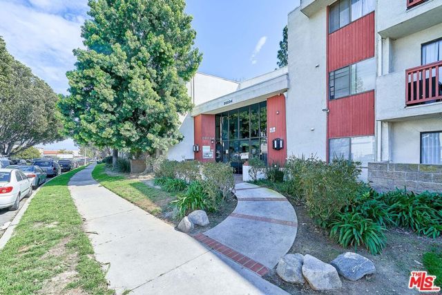 20234 Cantara Street 229, Winnetka (los Angeles), CA 91306
