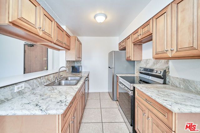 20234 Cantara Street 229, Winnetka (los Angeles), CA 91306