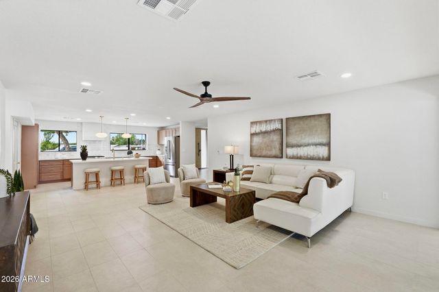 524 W HARMONT Drive, Phoenix, AZ 85021