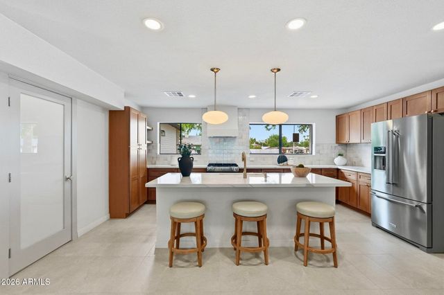 524 W HARMONT Drive, Phoenix, AZ 85021
