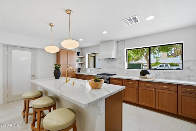524 W HARMONT Drive, Phoenix, AZ 85021