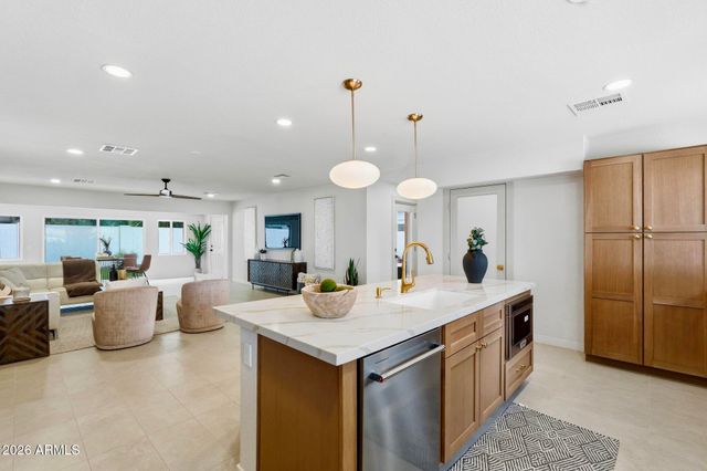 524 W HARMONT Drive, Phoenix, AZ 85021