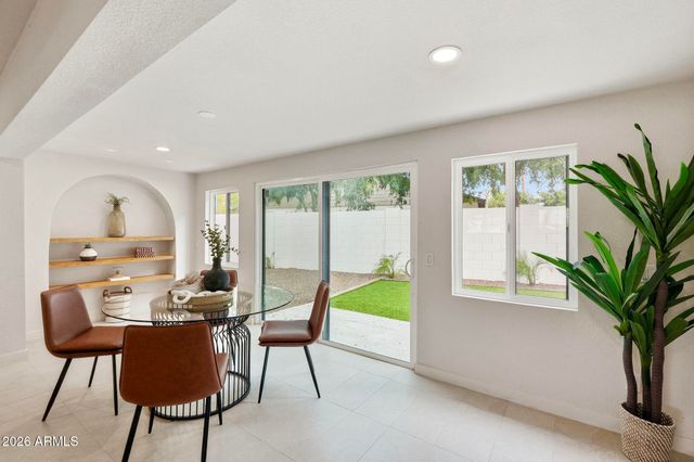 524 W HARMONT Drive, Phoenix, AZ 85021