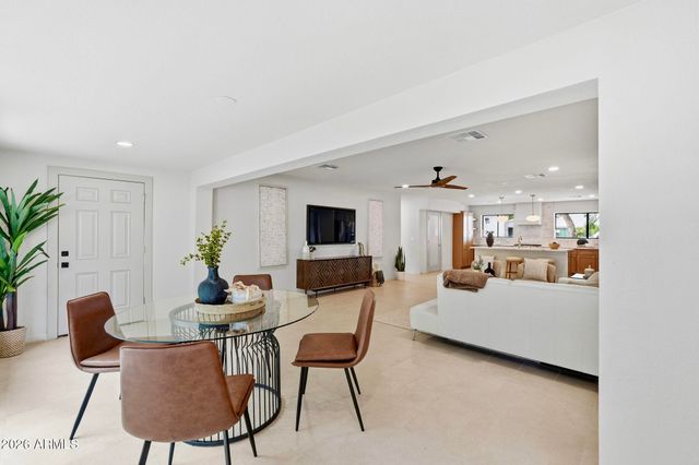 524 W HARMONT Drive, Phoenix, AZ 85021