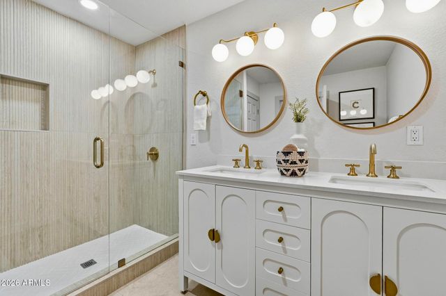 524 W HARMONT Drive, Phoenix, AZ 85021