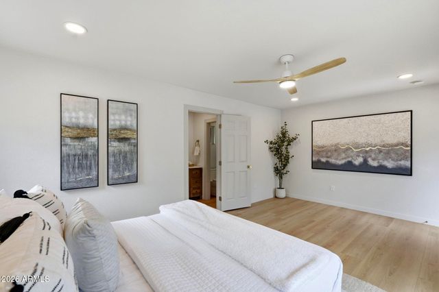 524 W HARMONT Drive, Phoenix, AZ 85021