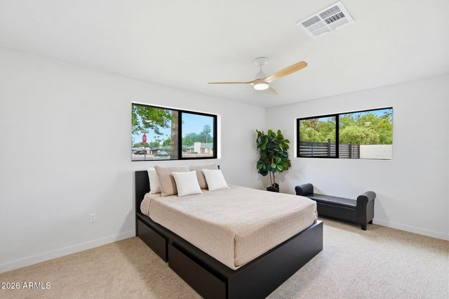 524 W HARMONT Drive, Phoenix, AZ 85021