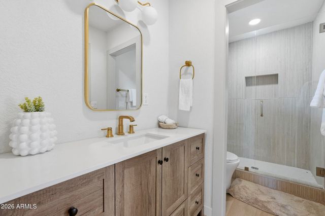 524 W HARMONT Drive, Phoenix, AZ 85021