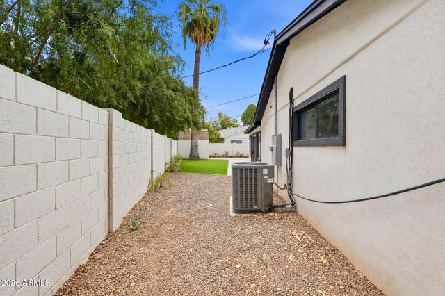 524 W HARMONT Drive, Phoenix, AZ 85021