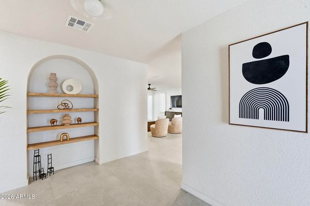 524 W HARMONT Drive, Phoenix, AZ 85021