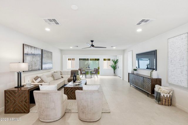 524 W HARMONT Drive, Phoenix, AZ 85021