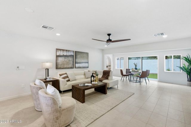 524 W HARMONT Drive, Phoenix, AZ 85021