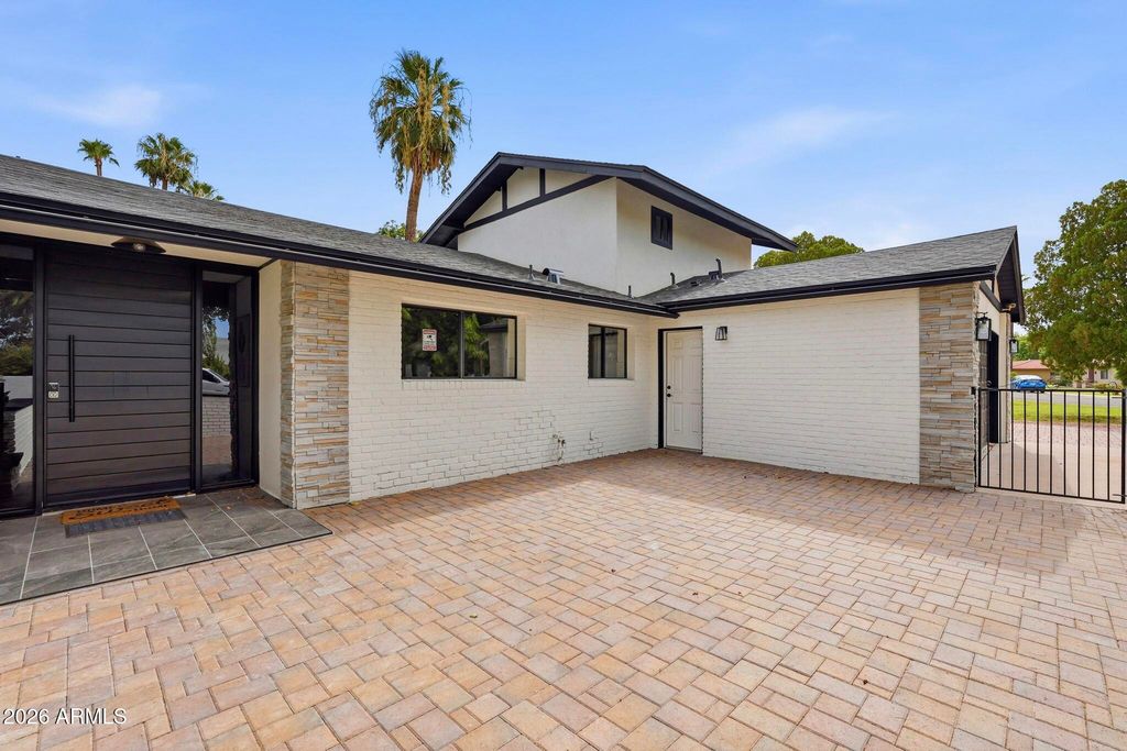 524 W HARMONT Drive, Phoenix, AZ 85021 — photo 4