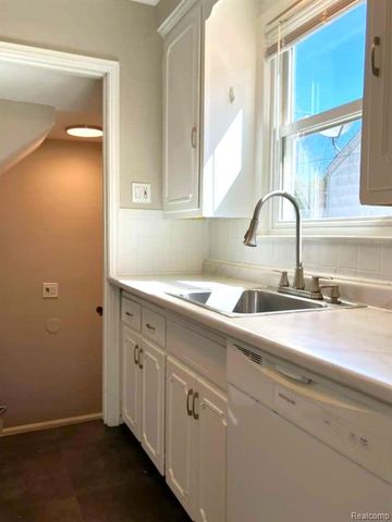 1517 E Chesterfield Street, Ferndale, MI 48220