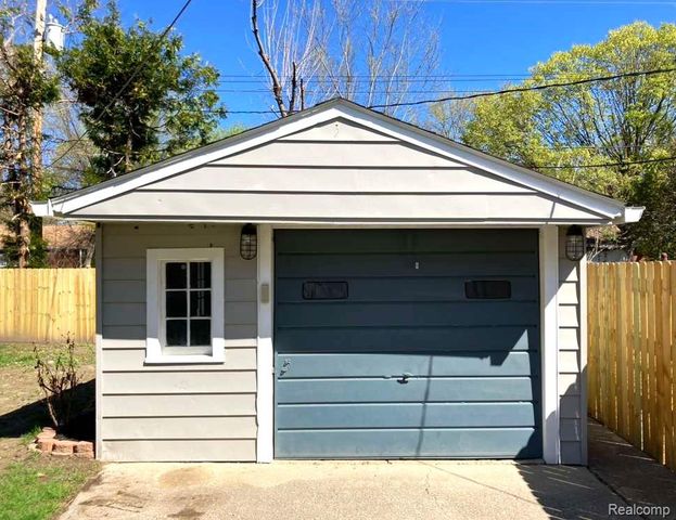 1517 E Chesterfield Street, Ferndale, MI 48220