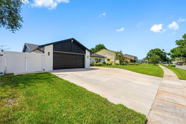 16206 W COURSE DRIVE, Tampa, FL 33624
