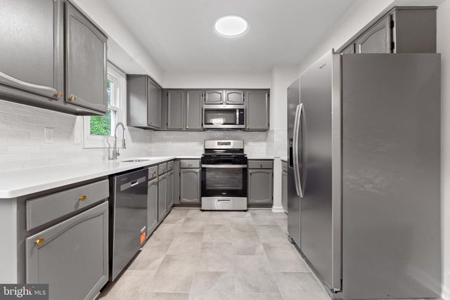 10714 WAKEMAN DR, Fredericksburg, VA 22407