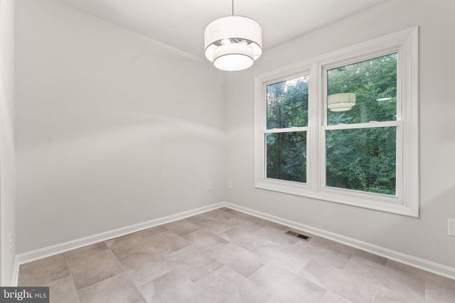 10714 WAKEMAN DR, Fredericksburg, VA 22407