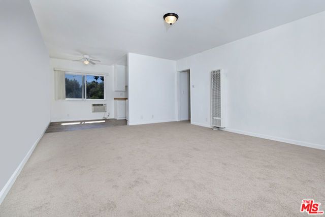 9301 Darby Avenue, Northridge (los Angeles), CA 91325