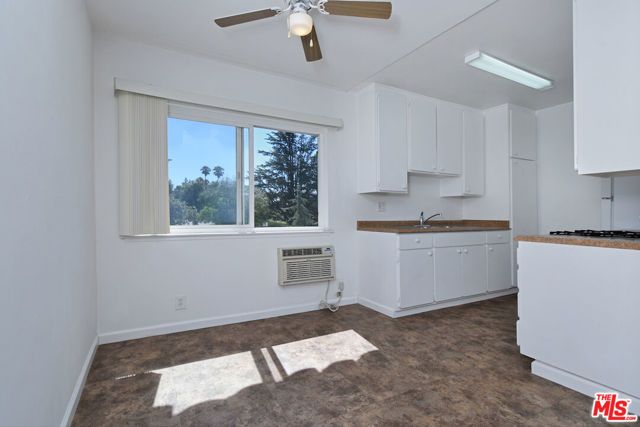 9301 Darby Avenue, Northridge (los Angeles), CA 91325