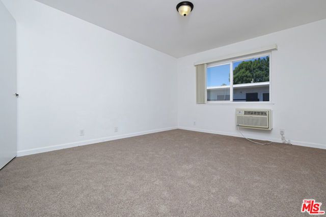 9301 Darby Avenue, Northridge (los Angeles), CA 91325