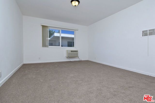 9301 Darby Avenue, Northridge (los Angeles), CA 91325