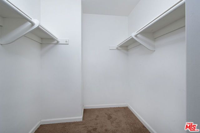 9301 Darby Avenue, Northridge (los Angeles), CA 91325