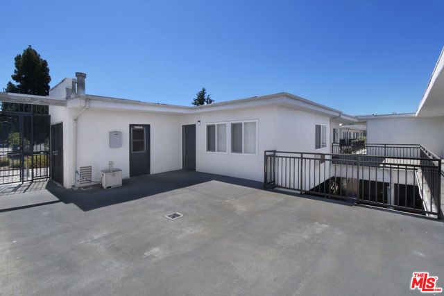 9301 Darby Avenue, Northridge (los Angeles), CA 91325