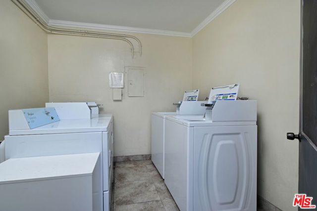 9301 Darby Avenue, Northridge (los Angeles), CA 91325