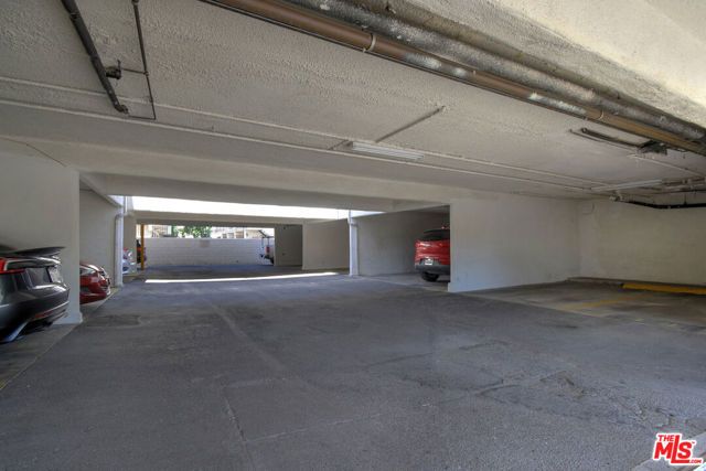 9301 Darby Avenue, Northridge (los Angeles), CA 91325